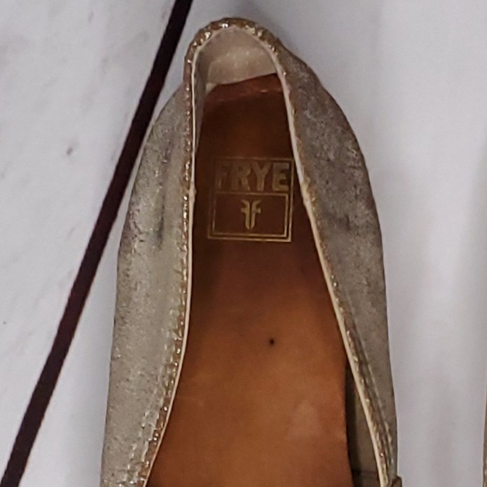 Frye - Picture 3 of 4